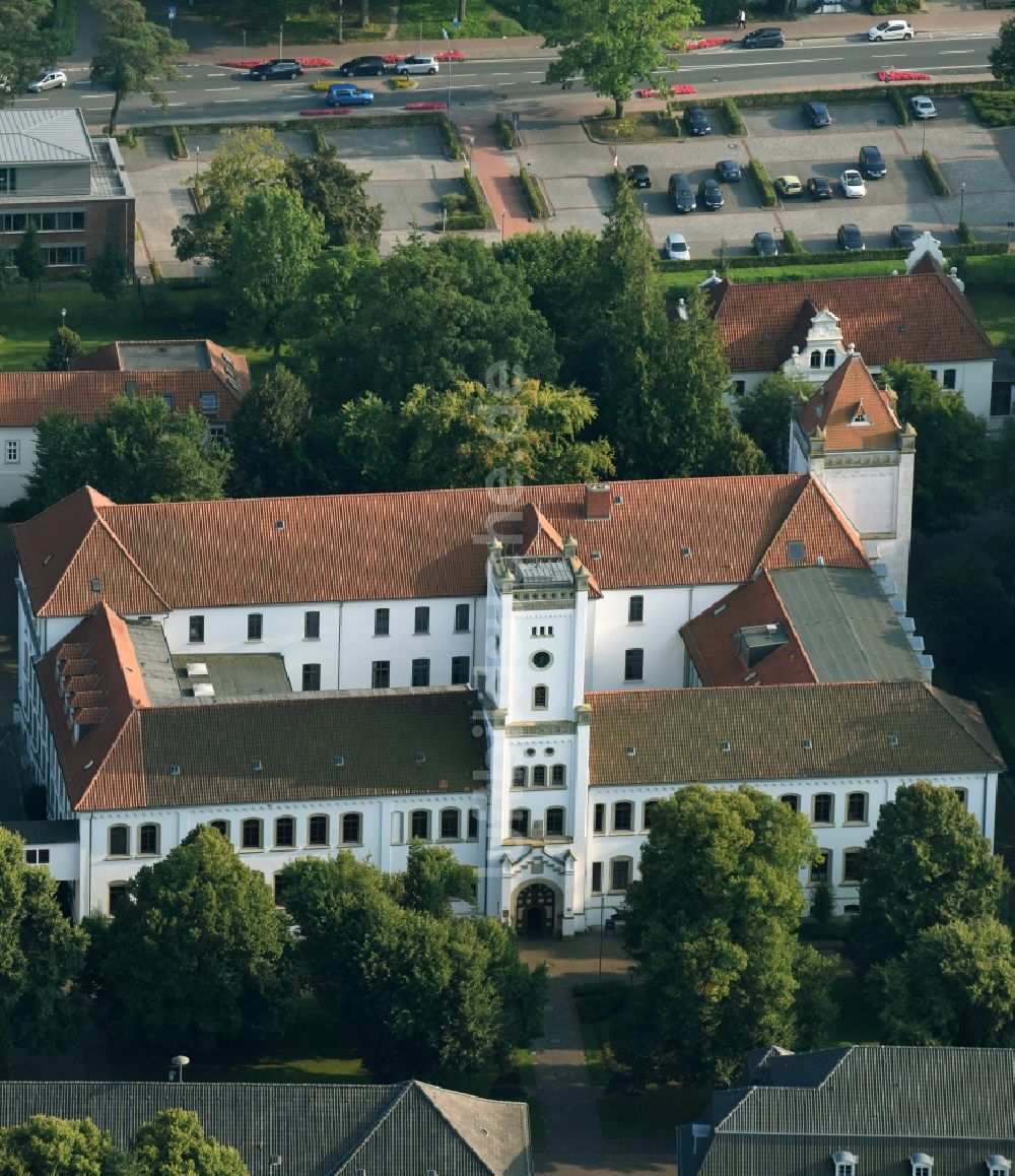 Luftbild Aurich - Gebäudekomplex des Land- und Amtgerichts in Aurich im Bundesland Niedersachsen