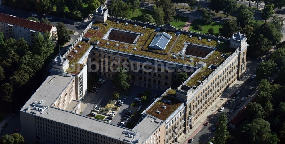 Dresden aus der Vogelperspektive: Gebäudekomplex des Landgerichts Dresden in Dresden im Bundesland Sachsen