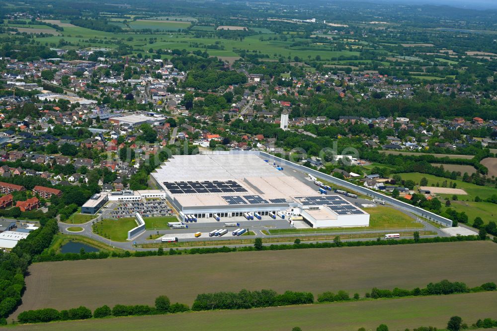 Luftaufnahme Nortorf - Gebäudekomplex und Logistikzentrum auf dem Gelände Aldi- Zentrallager in Nortorf im Bundesland Schleswig-Holstein, Deutschland