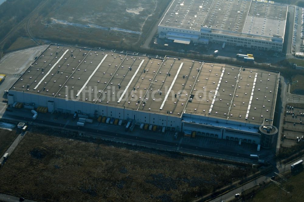 Luftbild Brieselang - Gebäudekomplex und Logistikzentrum auf dem Gelände der Amazon Logistik Potsdam GmbH - BER3 am Havellandstraße im Ortsteil Bredow in Brieselang im Bundesland Brandenburg, Deutschland