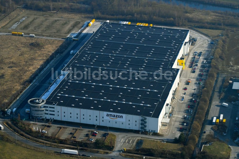 Brieselang von oben - Gebäudekomplex und Logistikzentrum auf dem Gelände der Amazon Logistik Potsdam GmbH - BER3 am Havellandstraße im Ortsteil Bredow in Brieselang im Bundesland Brandenburg, Deutschland