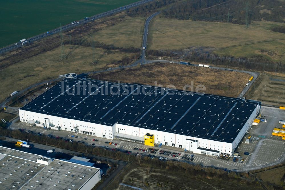 Brieselang von oben - Gebäudekomplex und Logistikzentrum auf dem Gelände der Amazon Logistik Potsdam GmbH - BER3 am Havellandstraße im Ortsteil Bredow in Brieselang im Bundesland Brandenburg, Deutschland