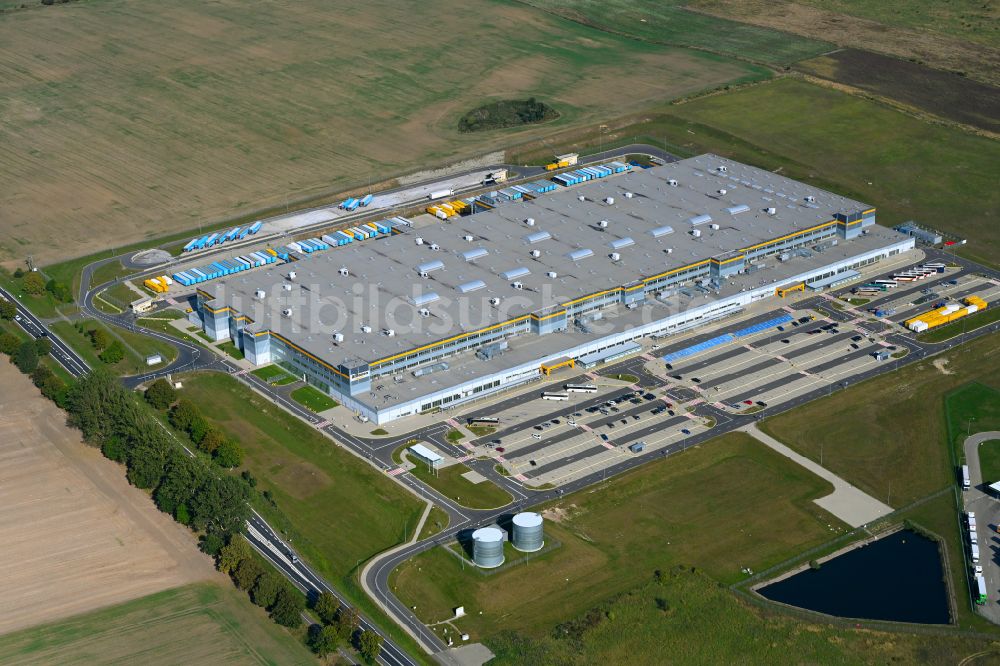 Kolbaskowo von oben - Gebäudekomplex und Logistikzentrum auf dem Gelände Amazon SZZ1 in Kolbaskowo in Woiwodschaft Westpommern, Polen