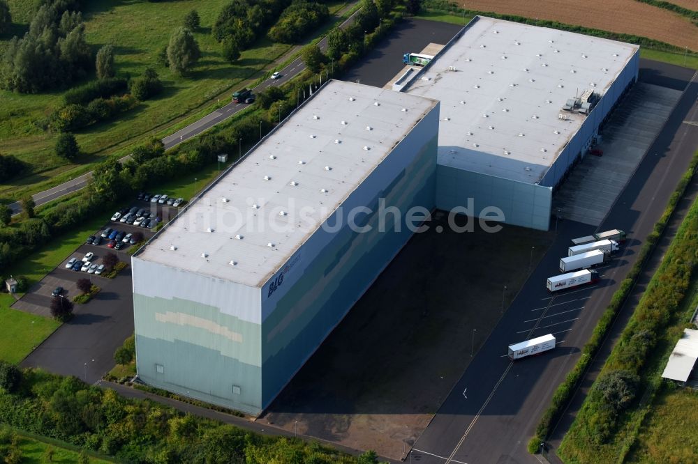 Koblenz aus der Vogelperspektive: Gebäudekomplex und Logistikzentrum auf dem Gelände der BLG LOGISTICS GROUP AG & Co. KG an der Zaunheimer Straße in Koblenz im Bundesland Rheinland-Pfalz, Deutschland