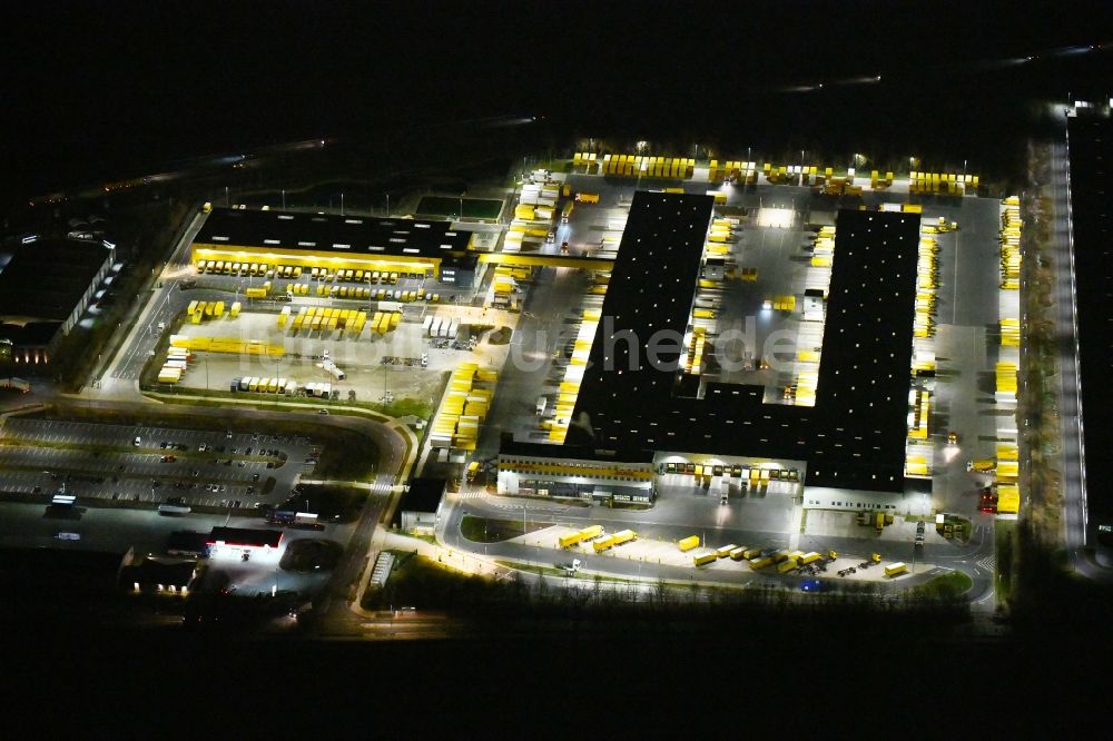 Hannover aus der Vogelperspektive: Gebäudekomplex und Logistikzentrum auf dem Gelände Deutsche Post in Hannover im Bundesland Niedersachsen, Deutschland