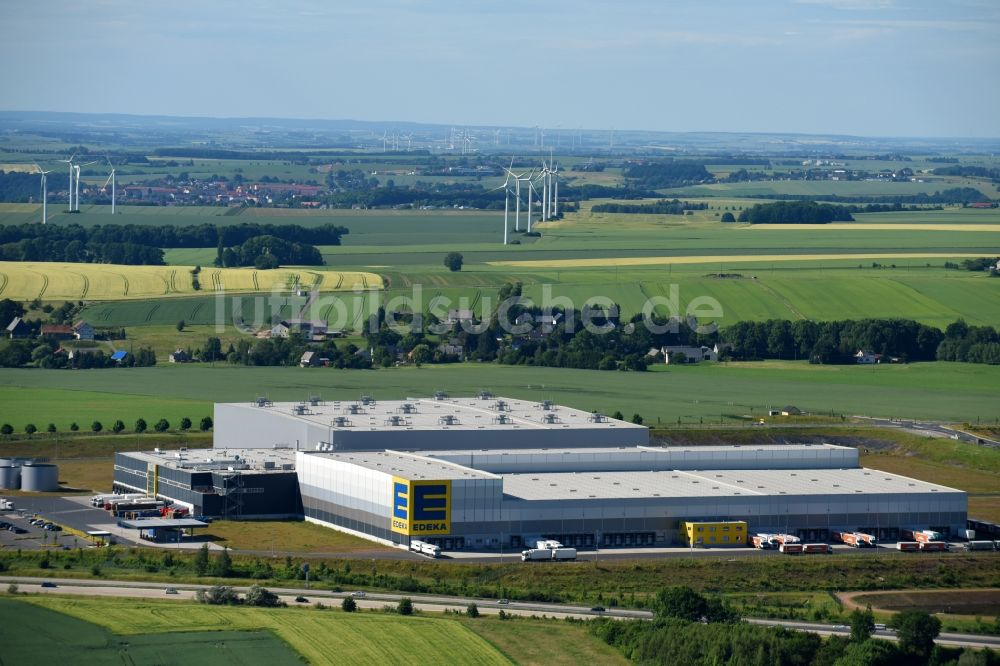 Striegistal aus der Vogelperspektive: Gebäudekomplex und Logistikzentrum auf dem Gelände EDEKA Zentrallager S34 in Striegistal im Bundesland Sachsen, Deutschland