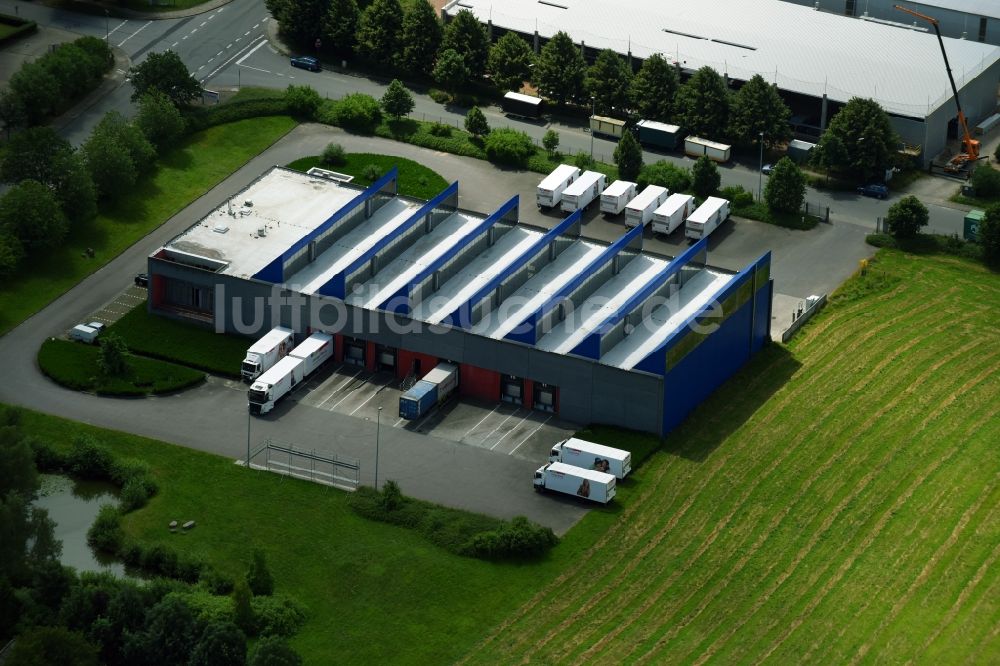 Luftaufnahme Schwarzenbek - Gebäudekomplex und Logistikzentrum auf dem Gelände der Ernsting's family GmbH & Co. KG an der Industriestraße - Grabauer Straße in Schwarzenbek im Bundesland Schleswig-Holstein, Deutschland