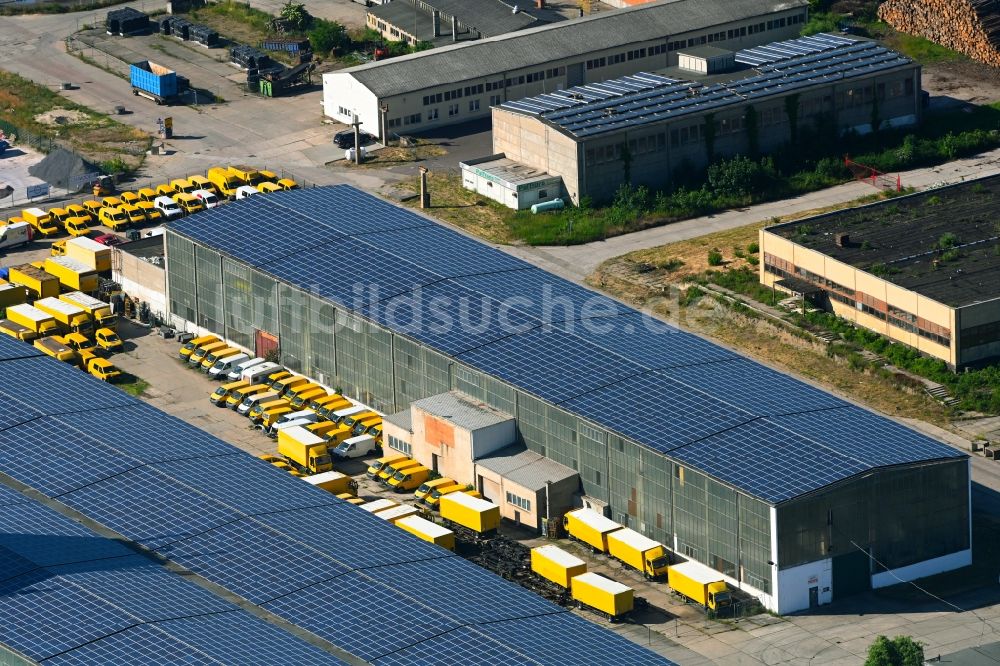 Magdeburg von oben - Gebäudekomplex und Logistikzentrum auf dem Gelände des Gewerbegebiets in Magdeburg im Bundesland Sachsen-Anhalt, Deutschland