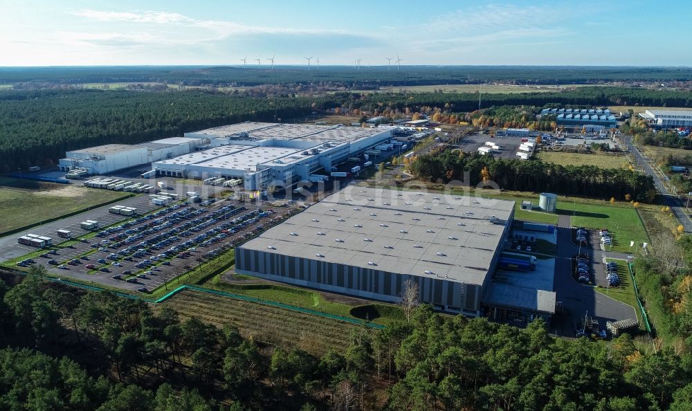 Luftbild Freienbrink - Gebäudekomplex und Logistikzentrum auf dem Gelände der GLX Global Logistic Services GmbH - CDC an der Kiefernstraße in Freienbrink im Bundesland Brandenburg, Deutschland