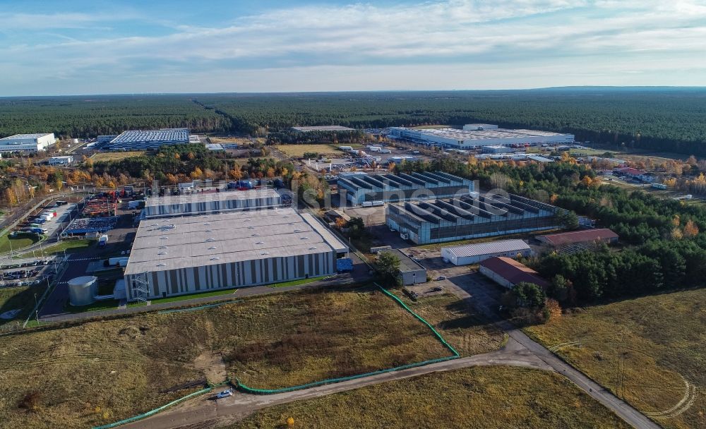 Freienbrink von oben - Gebäudekomplex und Logistikzentrum auf dem Gelände der GLX Global Logistic Services GmbH - CDC an der Kiefernstraße in Freienbrink im Bundesland Brandenburg, Deutschland