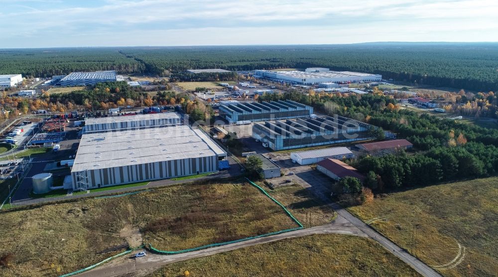 Freienbrink aus der Vogelperspektive: Gebäudekomplex und Logistikzentrum auf dem Gelände der GLX Global Logistic Services GmbH - CDC an der Kiefernstraße in Freienbrink im Bundesland Brandenburg, Deutschland