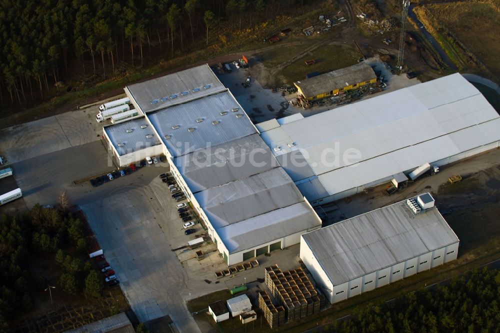 Luftaufnahme Beelitz - Gebäudekomplex und Logistikzentrum auf dem Gelände Heilmann AG an der Wittbrietzener Straße in Beelitz im Bundesland Brandenburg, Deutschland