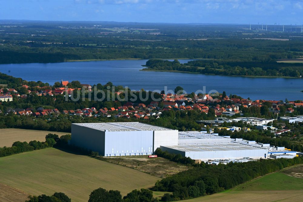 Luftbild Zarrentin am Schaalsee - Gebäudekomplex und Logistikzentrum auf dem Gelände JYSK Logistikzentrum und E3 Spedition-Transport GmbH in Zarrentin im Bundesland Mecklenburg-Vorpommern, Deutschland