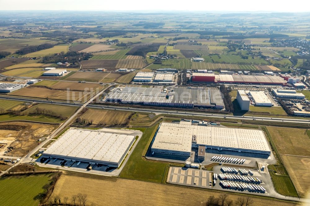 Luftaufnahme Bönen - Gebäudekomplex und Logistikzentrum auf dem Gelände der Lidl Vertriebs GmbH & Co KG in Bönen im Bundesland Nordrhein-Westfalen, Deutschland