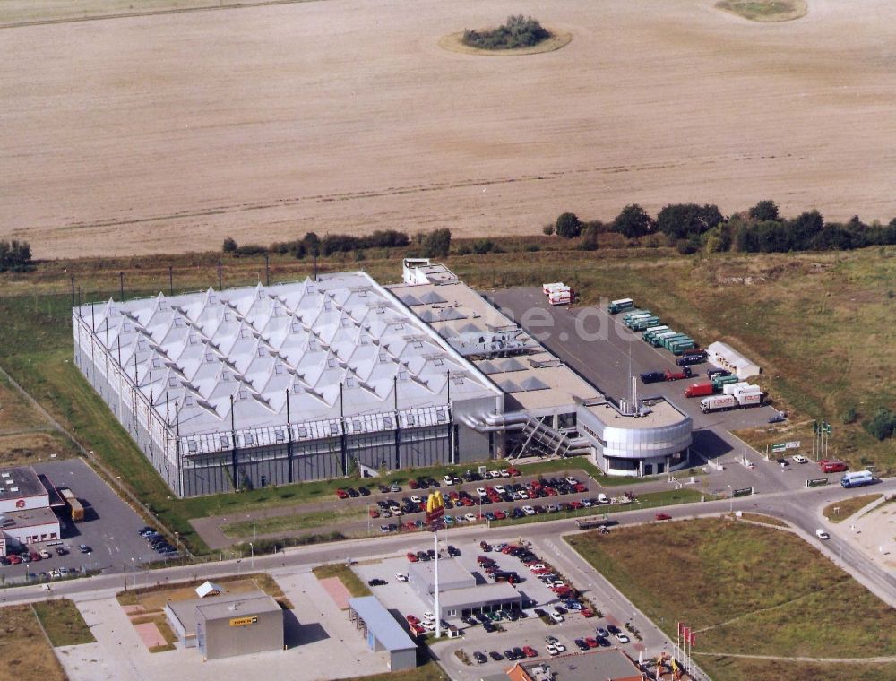 Ahrensfelde aus der Vogelperspektive: Gebäudekomplex und Logistikzentrum auf dem Gelände Möbel Hübner in Ahrensfelde im Bundesland Brandenburg