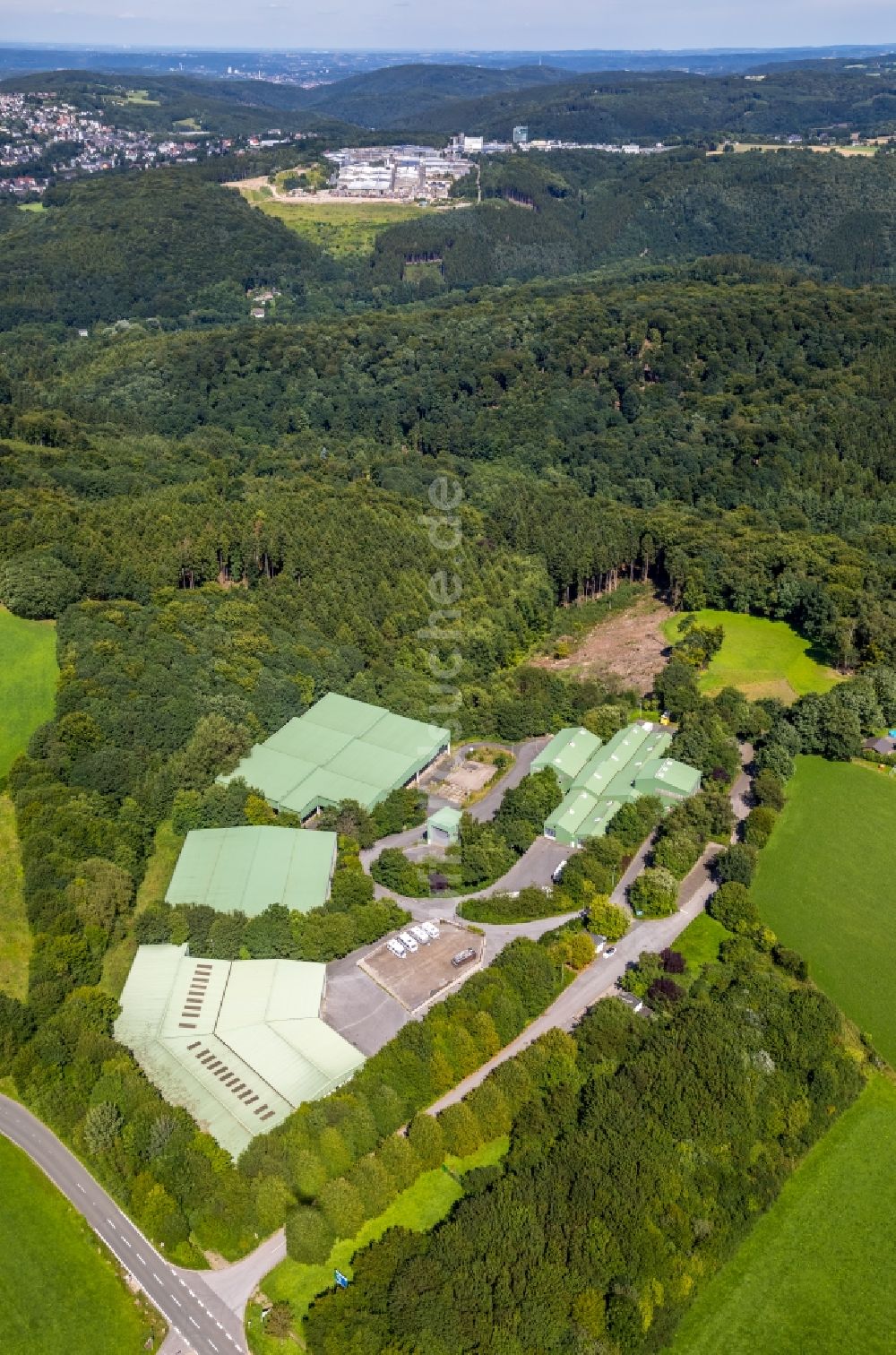 Ennepetal von oben - Gebäudekomplex und Logistikzentrum auf dem Gelände des AW-Mietpark GmbH & Co. KG an der Rüggeberger Straße in Ennepetal im Bundesland Nordrhein-Westfalen - NRW, Deutschland