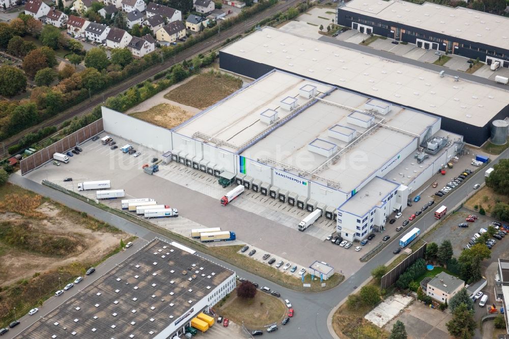 Luftbild Flörsheim am Main - Gebäudekomplex und Logistikzentrum auf dem Gelände Nagel Transthermos GmbH & Co. KG in Flörsheim am Main im Bundesland Hessen, Deutschland