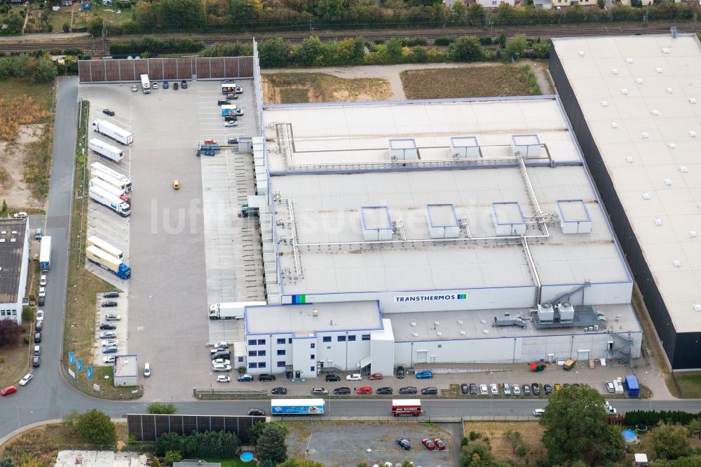 Flörsheim am Main aus der Vogelperspektive: Gebäudekomplex und Logistikzentrum auf dem Gelände Nagel Transthermos GmbH & Co. KG in Flörsheim am Main im Bundesland Hessen, Deutschland