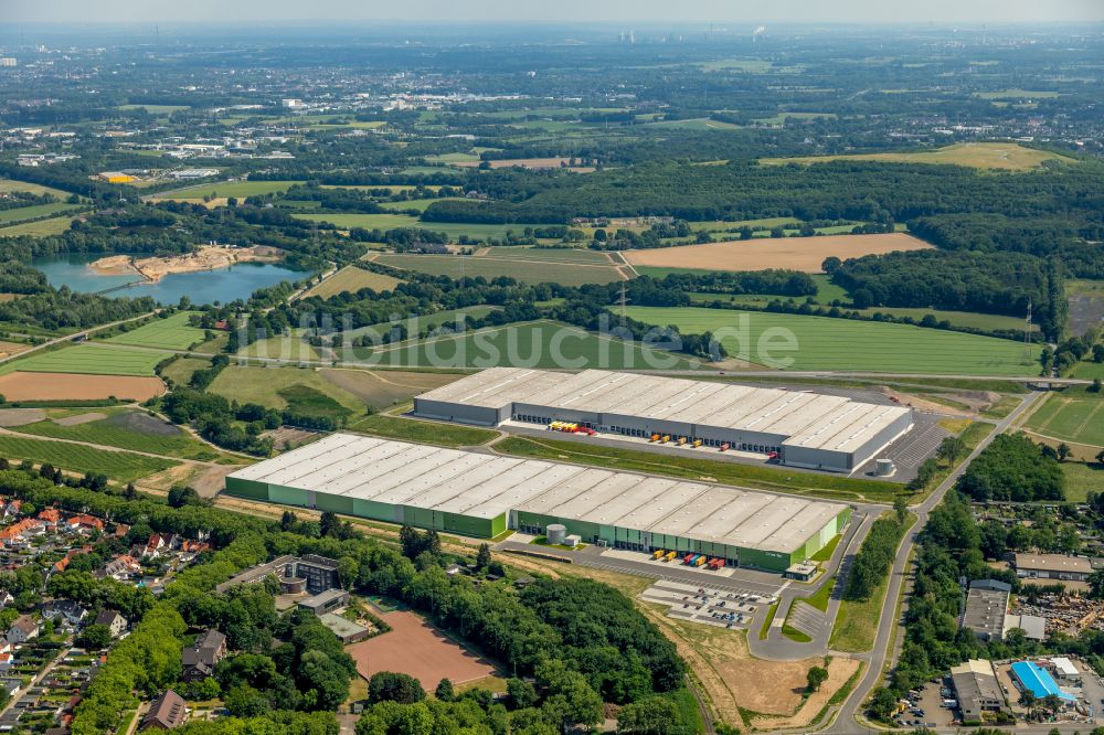 Kamp-Lintfort von oben - Gebäudekomplex und Logistikzentrum auf dem Gelände an der Norddeutschlandstraße im Ortsteil Niersenbruch in Kamp-Lintfort im Bundesland Nordrhein-Westfalen, Deutschland