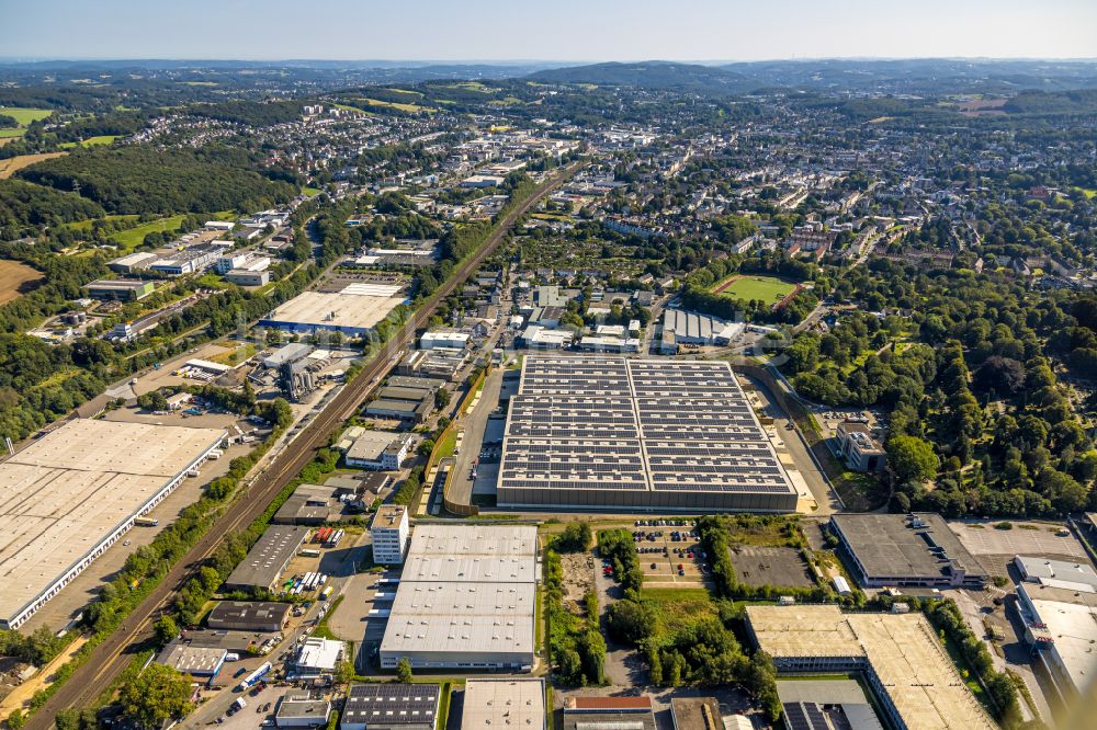 Schwelm aus der Vogelperspektive: Gebäudekomplex und Logistikzentrum auf dem Gelände in Schwelm im Bundesland Nordrhein-Westfalen, Deutschland