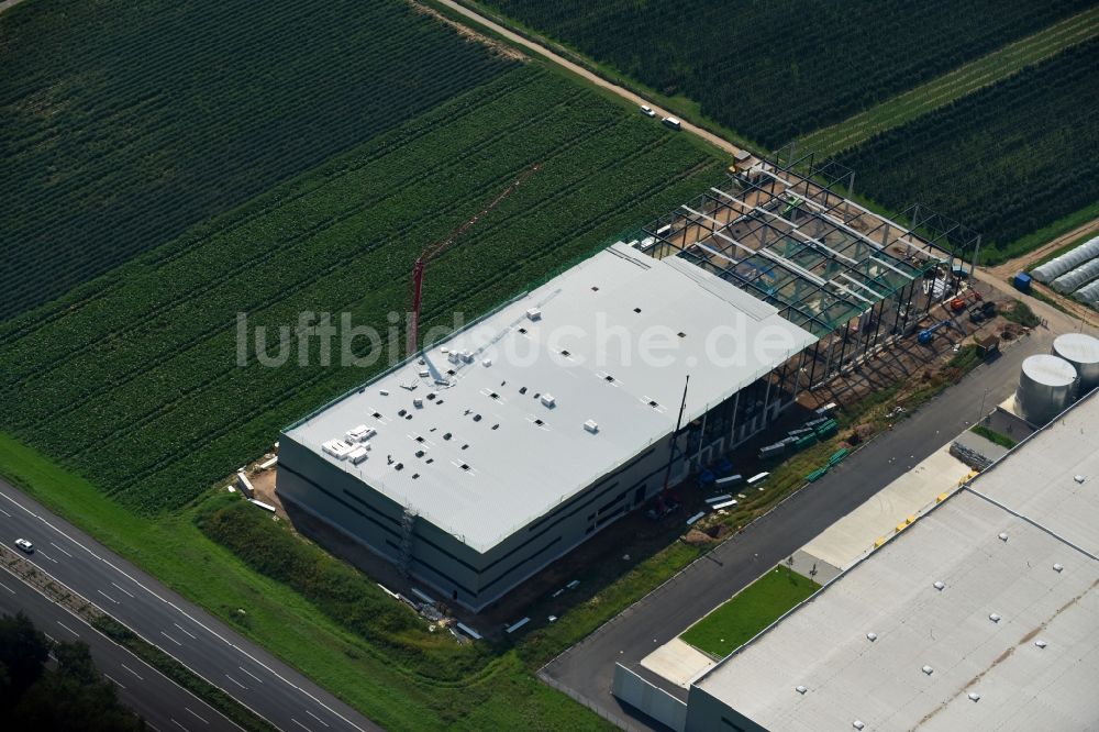 Wesseling von oben - Gebäudekomplex und Logistikzentrum auf dem Gelände der Snipes SE im Ortsteil Urfeld in Wesseling im Bundesland Nordrhein-Westfalen, Deutschland