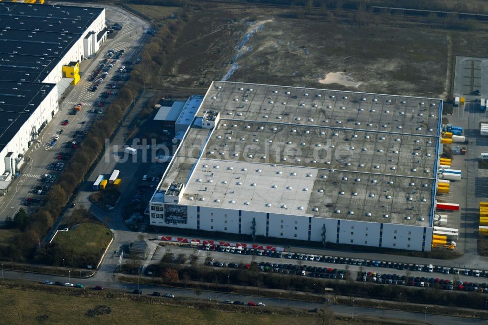 Brieselang aus der Vogelperspektive: Gebäudekomplex und Logistikzentrum auf dem Gelände der Zalando Logistics SE & Co. KG an der Havellandstraße im Ortsteil Bredow in Brieselang im Bundesland Brandenburg, Deutschland