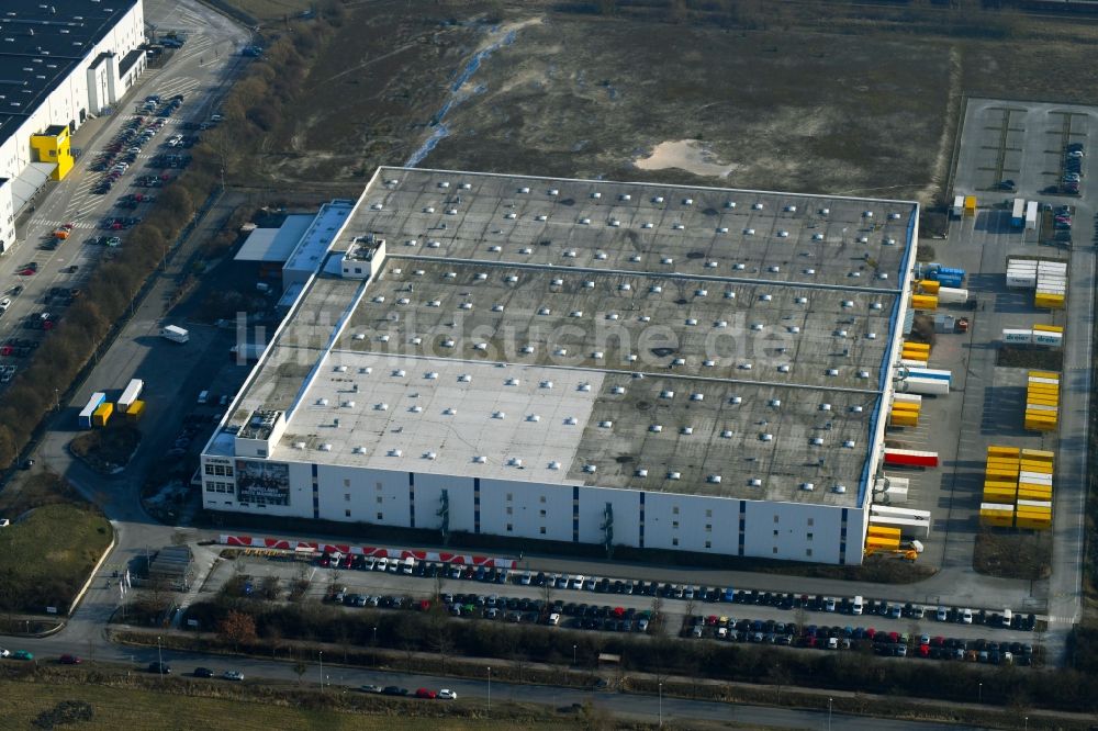 Luftbild Brieselang - Gebäudekomplex und Logistikzentrum auf dem Gelände der Zalando Logistics SE & Co. KG an der Havellandstraße im Ortsteil Bredow in Brieselang im Bundesland Brandenburg, Deutschland