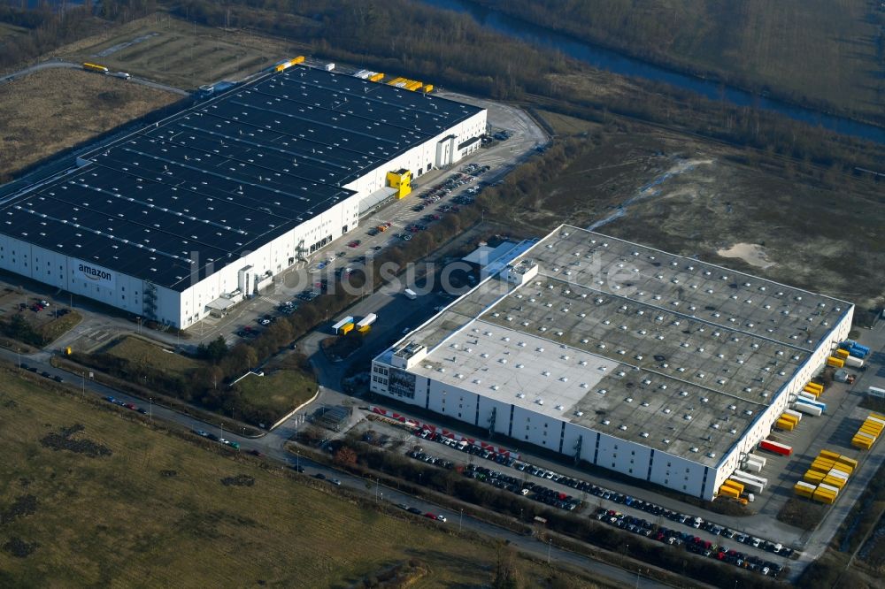 Brieselang von oben - Gebäudekomplex und Logistikzentrum auf dem Gelände der Zalando Logistics SE & Co. KG an der Havellandstraße im Ortsteil Bredow in Brieselang im Bundesland Brandenburg, Deutschland