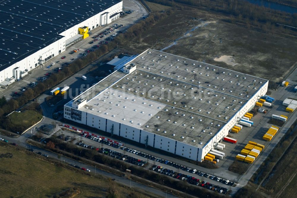 Brieselang aus der Vogelperspektive: Gebäudekomplex und Logistikzentrum auf dem Gelände der Zalando Logistics SE & Co. KG an der Havellandstraße im Ortsteil Bredow in Brieselang im Bundesland Brandenburg, Deutschland