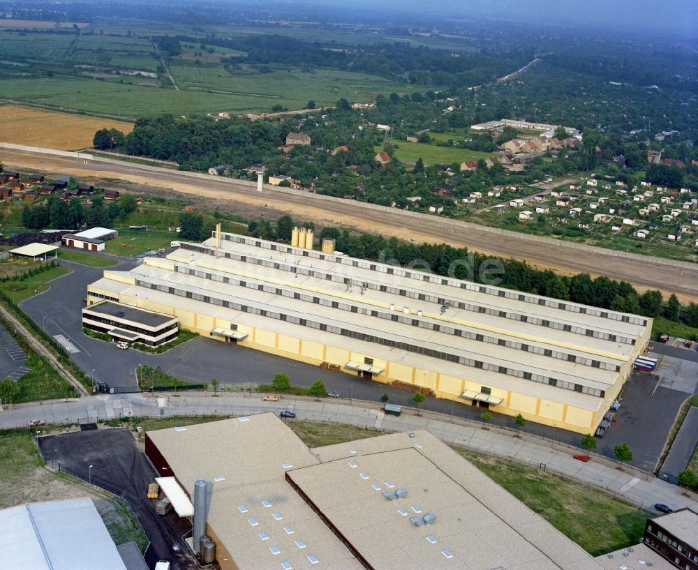 Berlin aus der Vogelperspektive: Gebäudekomplex und Logistikzentrum auf dem Gelände am Zepernschleuser Ring im Ortsteil Wittenau in Berlin, Deutschland