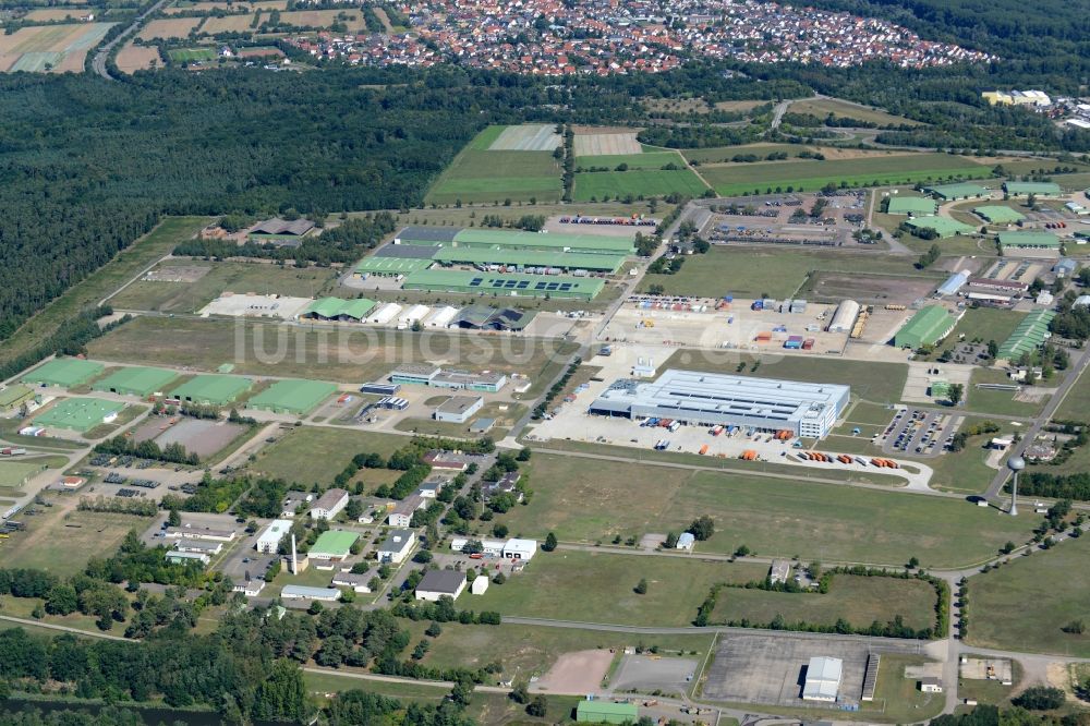 Germersheim aus der Vogelperspektive: Gebäudekomplex und Logistikzentrum auf dem militärischen Übungsgelände Germersheim Army Depot in Germersheim im Bundesland Rheinland-Pfalz