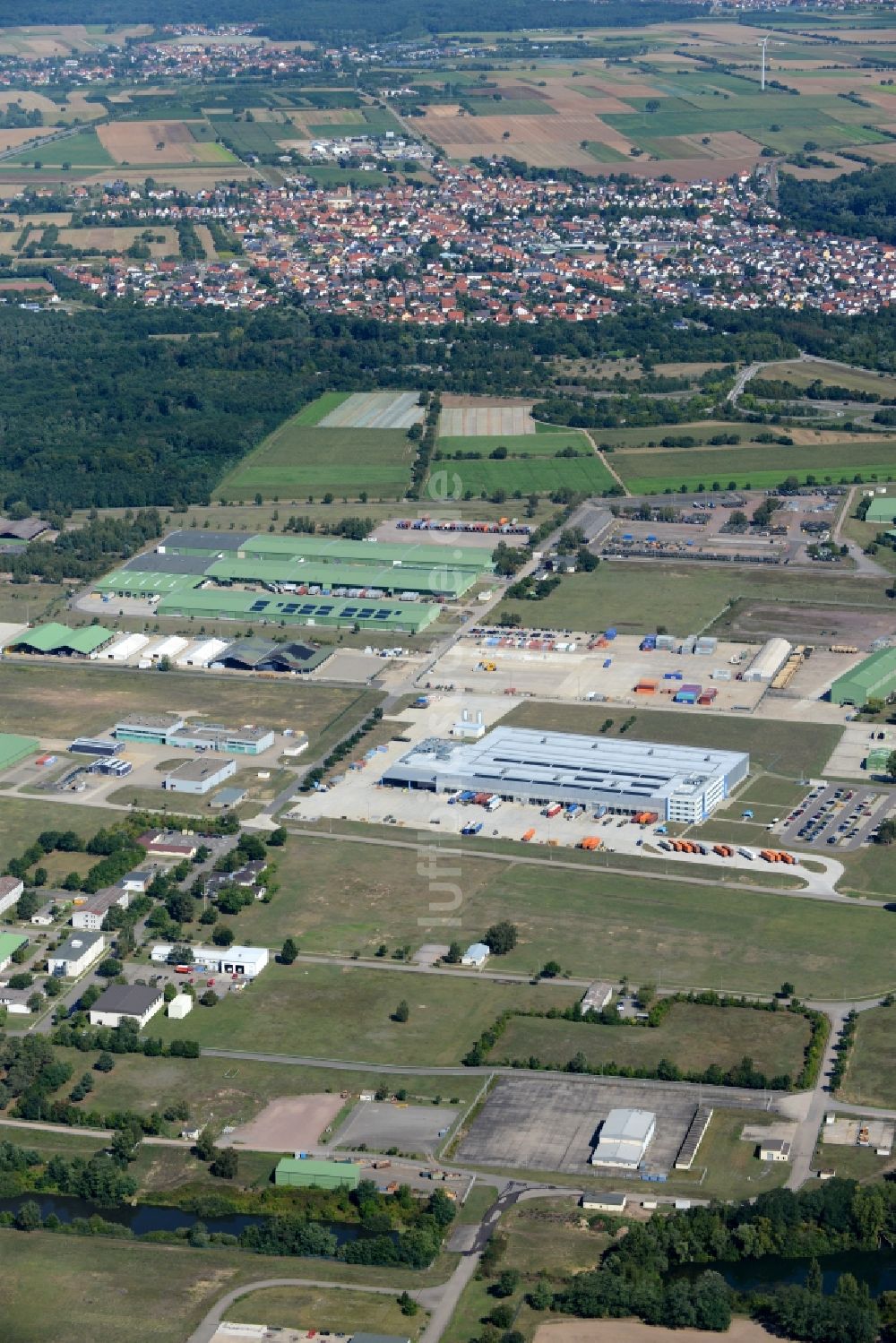 Luftaufnahme Germersheim - Gebäudekomplex und Logistikzentrum auf dem militärischen Übungsgelände Germersheim Army Depot in Germersheim im Bundesland Rheinland-Pfalz