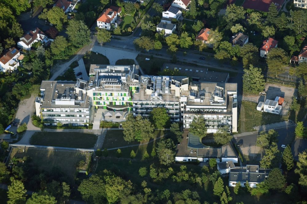 Berlin von oben - Gebäudekomplex des Max-Planck-Institut für molekulare Genetik in Berlin