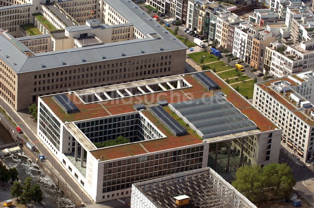 Luftbild Berlin - Gebäudekomplex des Ministerium Auswärtiges Amt auch Außenministerium im Ortsteil Mitte in Berlin