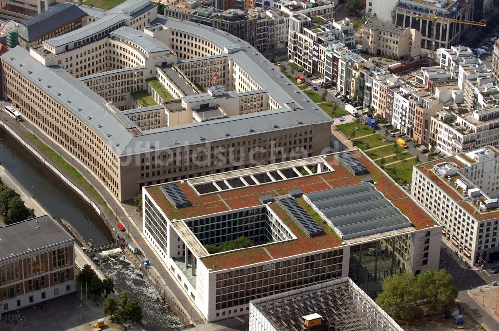 Berlin von oben - Gebäudekomplex des Ministerium Auswärtiges Amt auch Außenministerium im Ortsteil Mitte in Berlin