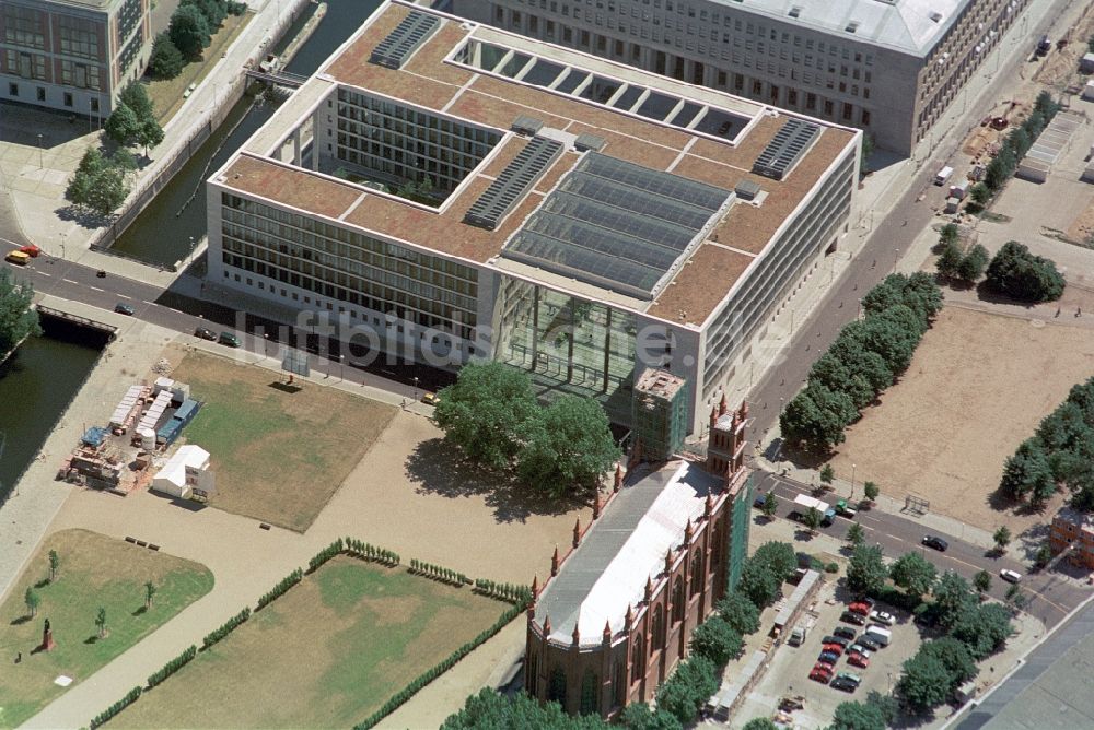 Luftbild Berlin - Gebäudekomplex des Ministerium Auswärtiges Amt auch Außenministerium im Ortsteil Mitte in Berlin