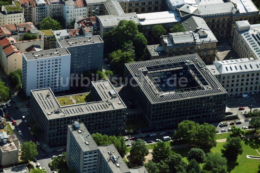 Luftbild Berlin - Gebäudekomplex des Ministerium Bundesministerium für Verkehr und digitale Infrastruktur an der Invalidenstraße in Berlin