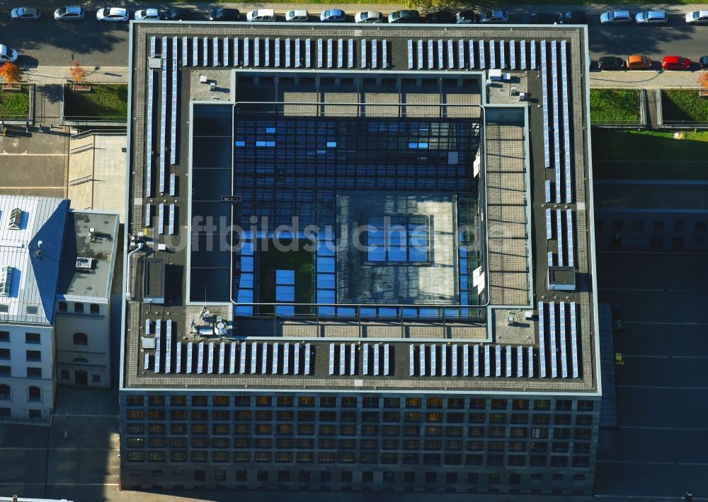 Berlin aus der Vogelperspektive: Gebäudekomplex des Ministerium Bundesministerium für Verkehr und digitale Infrastruktur an der Invalidenstraße im Ortsteil Mitte in Berlin, Deutschland