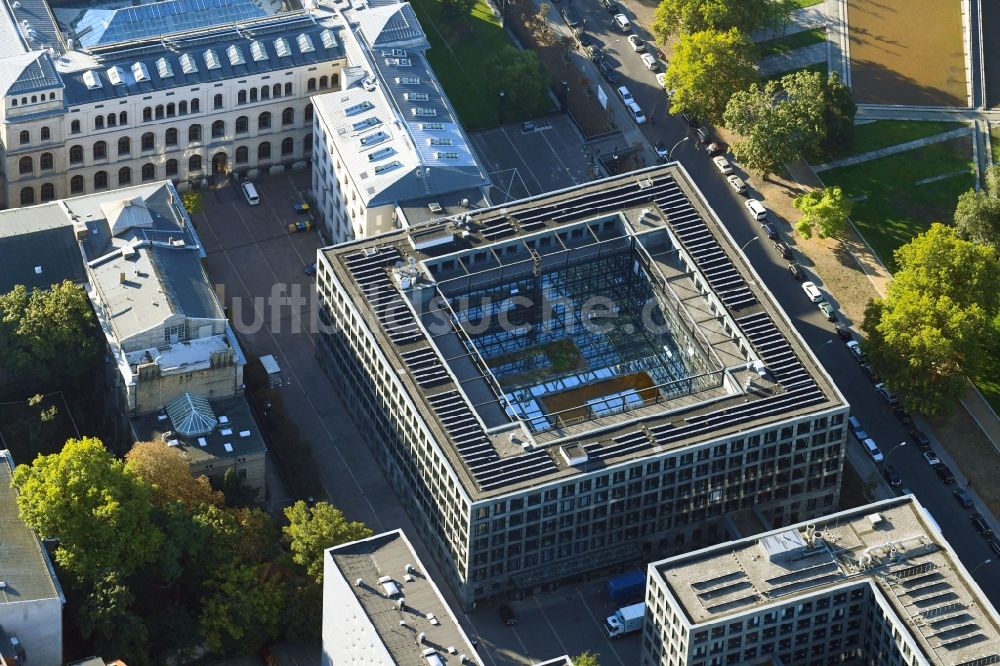 Luftbild Berlin - Gebäudekomplex des Ministerium Bundesministerium für Verkehr und digitale Infrastruktur im Ortsteil Mitte in Berlin, Deutschland