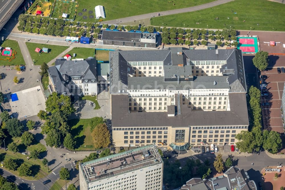 Düsseldorf von oben - Gebäudekomplex des Ministerium für Gesundheit, Emanzipation, Pflege und Alter des Landes Nordrhein-Westfalen am Horionplatz in Düsseldorf im Bundesland Nordrhein-Westfalen, Deutschland