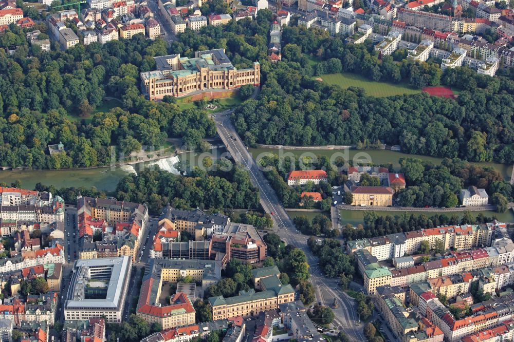 München aus der Vogelperspektive: Gebäudekomplex des Ministerium Maximilianeum - Bayerischer Landtag in München im Bundesland Bayern, Deutschland