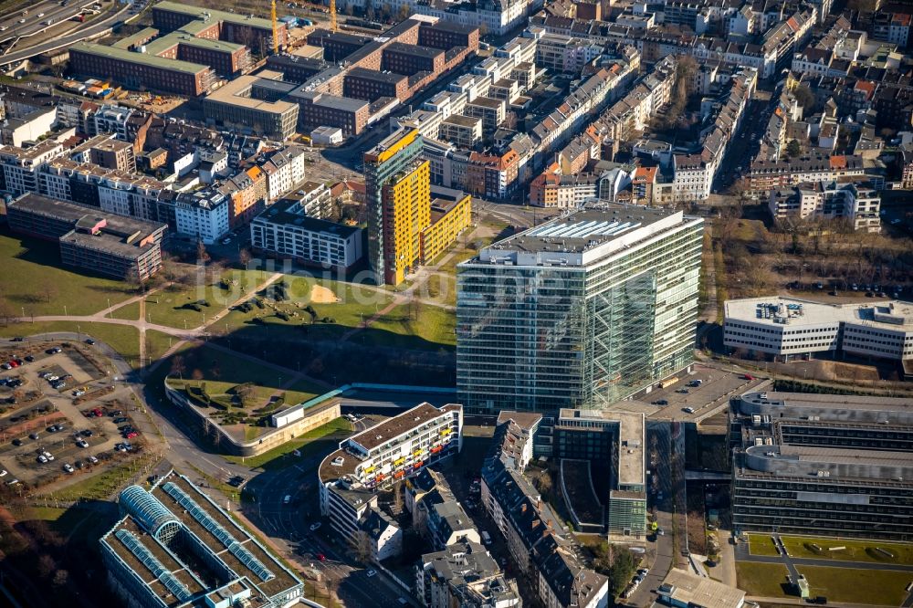 Luftaufnahme Düsseldorf - Gebäudekomplex des Ministerium Ministerium für Verkehr des Landes Nordrhein-Westfalen am Stadttor in Düsseldorf im Bundesland Nordrhein-Westfalen, Deutschland