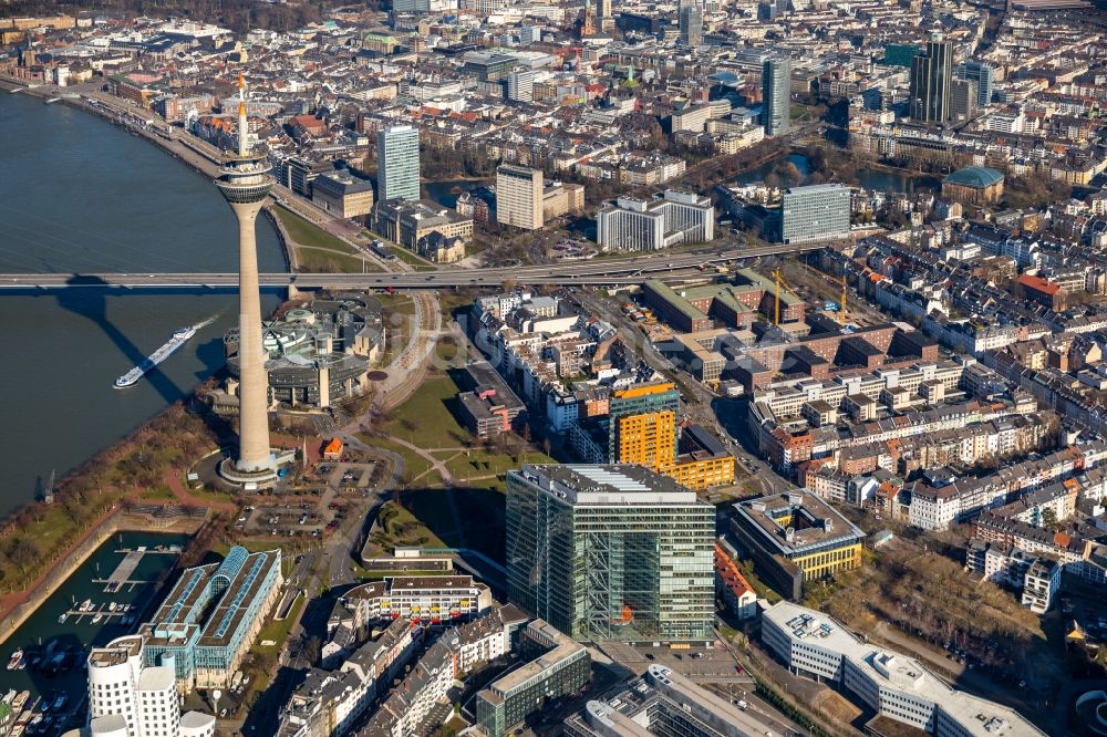 Luftbild Düsseldorf - Gebäudekomplex des Ministerium Ministerium für Verkehr des Landes Nordrhein-Westfalen am Stadttor in Düsseldorf im Bundesland Nordrhein-Westfalen, Deutschland