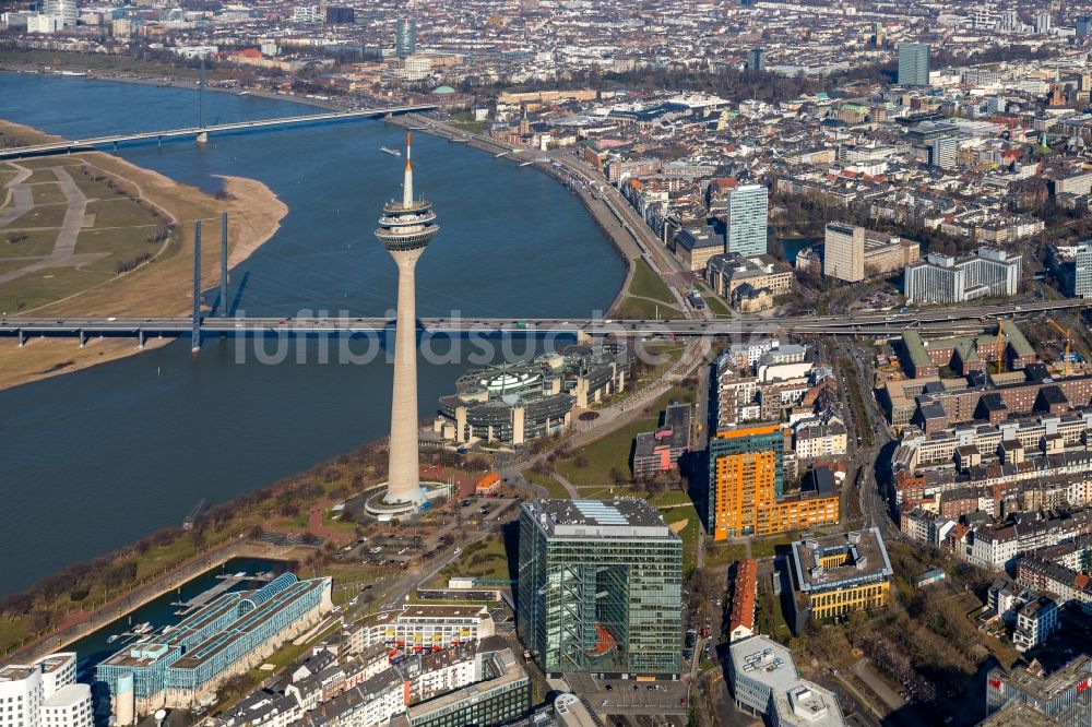 Luftbild Düsseldorf - Gebäudekomplex des Ministerium Ministerium für Verkehr des Landes Nordrhein-Westfalen am Stadttor in Düsseldorf im Bundesland Nordrhein-Westfalen, Deutschland