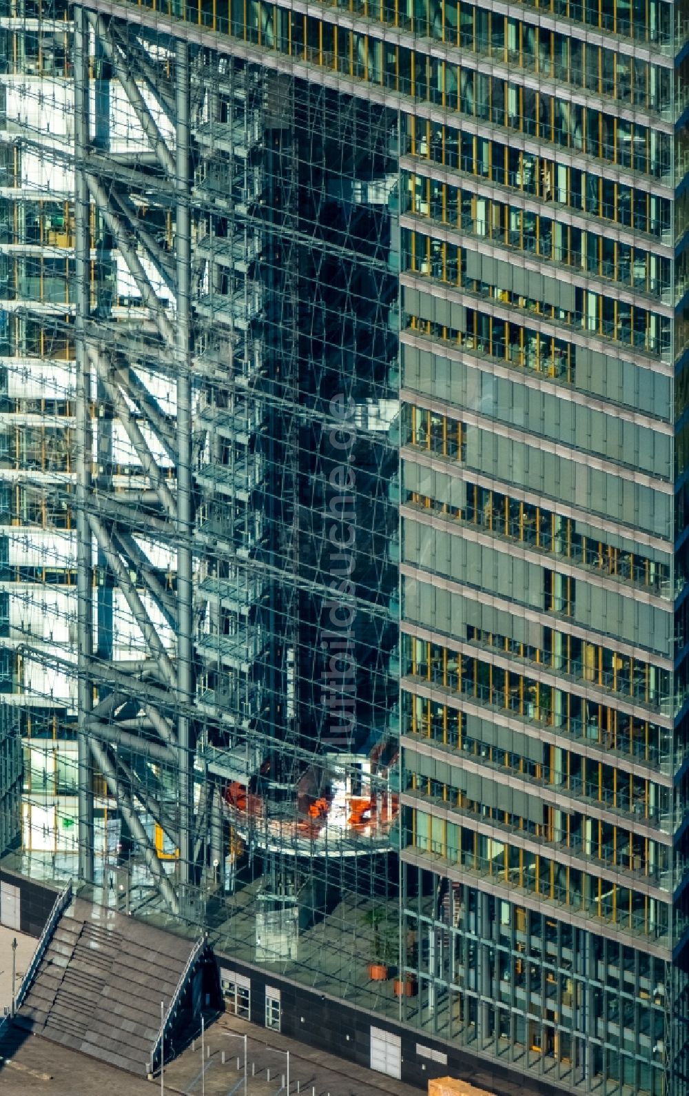 Luftaufnahme Düsseldorf - Gebäudekomplex des Ministerium Ministerium für Verkehr des Landes Nordrhein-Westfalen am Stadttor in Düsseldorf im Bundesland Nordrhein-Westfalen, Deutschland