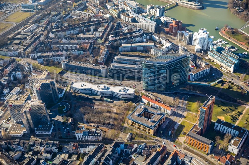 Luftaufnahme Düsseldorf - Gebäudekomplex des Ministerium Ministerium für Verkehr des Landes Nordrhein-Westfalen am Stadttor in Düsseldorf im Bundesland Nordrhein-Westfalen, Deutschland