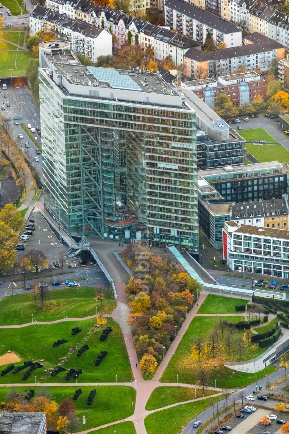 Düsseldorf von oben - Gebäudekomplex des Ministerium für Verkehr des Landes Nordrhein-Westfalen in Düsseldorf im Bundesland Nordrhein-Westfalen, Deutschland