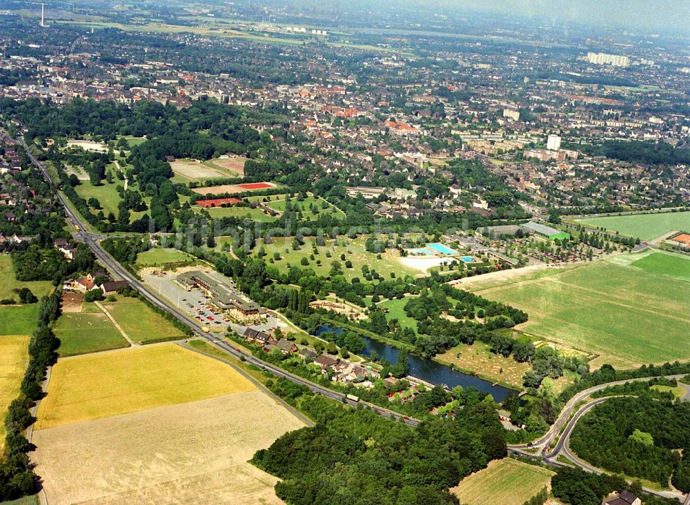 Luftaufnahme Moers - Gebäudekomplex vom Moers Van der Valk Hotel in Moers im Bundesland Nordrhein-Westfalen