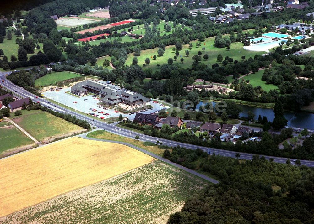 Moers aus der Vogelperspektive: Gebäudekomplex vom Moers Van der Valk Hotel in Moers im Bundesland Nordrhein-Westfalen