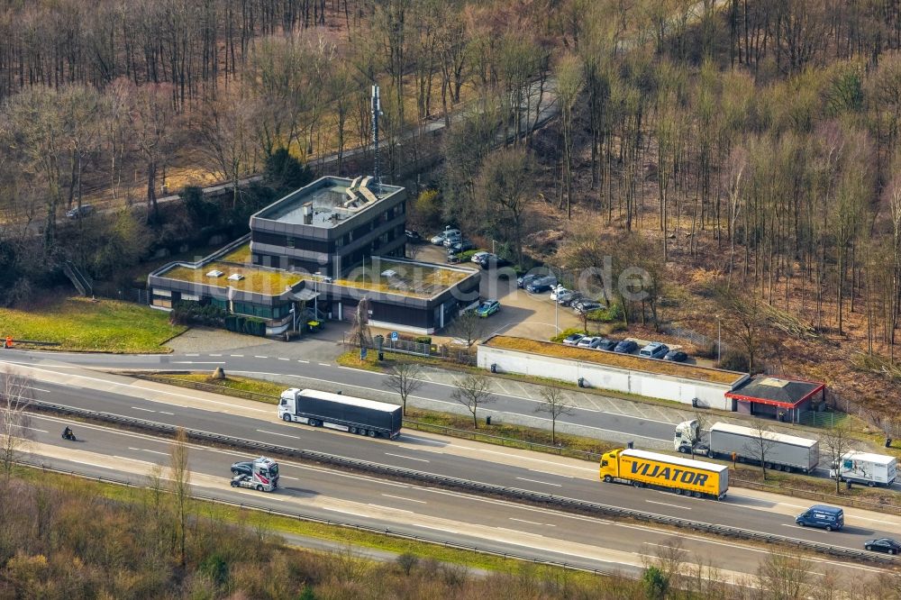 Mülheim an der Ruhr von oben - Gebäudekomplex der Polizei Autobahnpolizeiwache Mülheim an der BAB 3 in Mülheim an der Ruhr im Bundesland Nordrhein-Westfalen, Deutschland